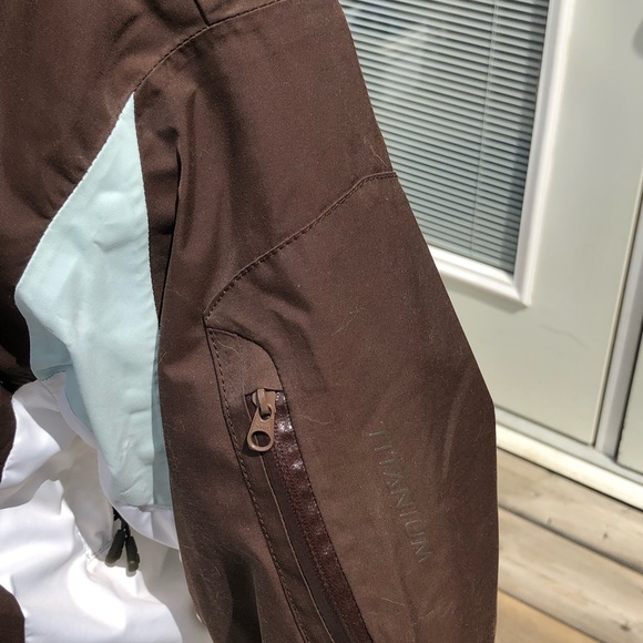 Like new Columbia Titanium jacket - Picture 8 of 10